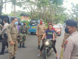 Polisi Bersama TNI dan Satpol PP di Minahasa Ingatkan Warga Agar Patuhi Prokes